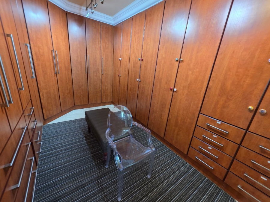 6 Bedroom Property for Sale in Myoli Beach Western Cape